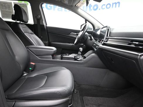 Used 2024 Kia Sportage EX AWD/4WD image 9