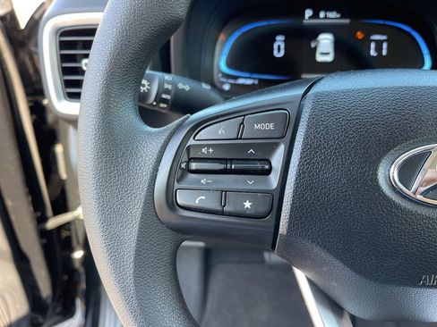 Certified 2025 Hyundai Venue SE image 16