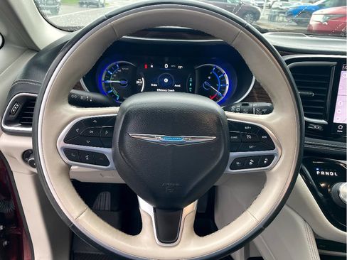 Used 2021 Chrysler Pacifica Limited w/ Uconnect Theater Family Group FWD image 13