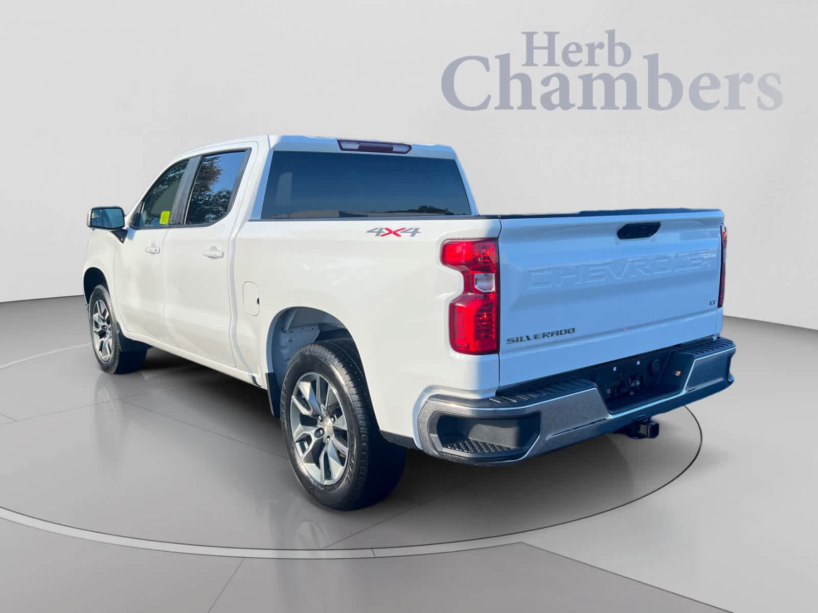 Used 2023 Chevrolet Silverado 1500 LT AWD/4WD image 3