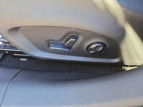 Used 2015 Jeep Renegade Latitude w/ Popular Equipment Group image 33