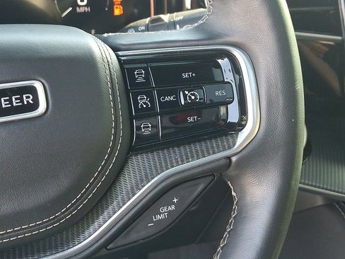 Used 2022 Jeep Grand Wagoneer Series II AWD/4WD image 25