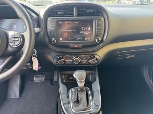 Certified 2025 Kia Soul LX w/ LX Technology Package FWD image 17