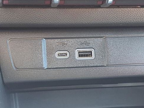 Certified 2025 GMC Canyon AT4 w/ AT4X AEV Edition AWD/4WD image 7