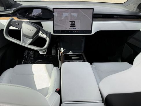 Used 2022 Tesla Model X image 28