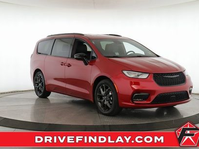 New 2026 Chrysler Pacifica Select