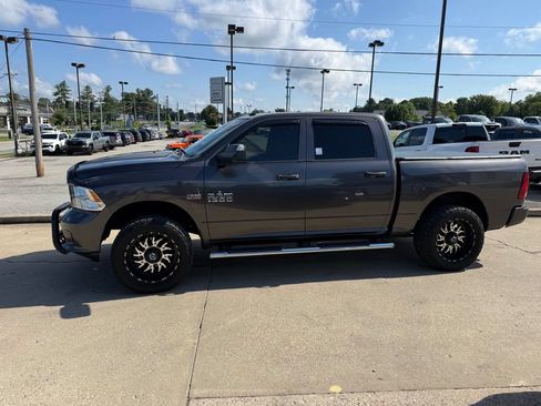 Used 2018 RAM 1500 Express w/ Express Value Package AWD/4WD image 10