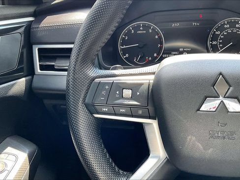 Used 2024 Mitsubishi Outlander SE AWD/4WD image 17