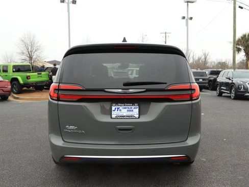 New 2026 Chrysler Voyager LX image 7