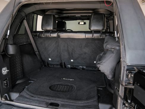 Used 2016 Jeep Wrangler Unlimited Rubicon image 49