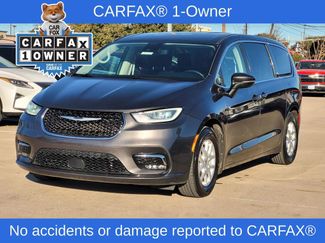 Used 2023 Chrysler Pacifica Touring-L video 2