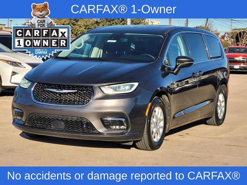 Used 2023 Chrysler Pacifica Touring-L image 2