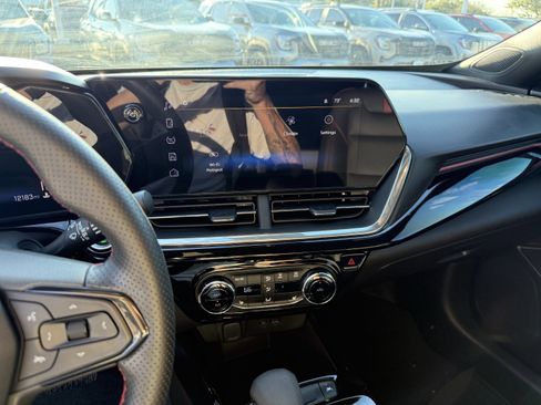 Used 2024 Chevrolet Trax RS w/ Driver Confidence Package image 19