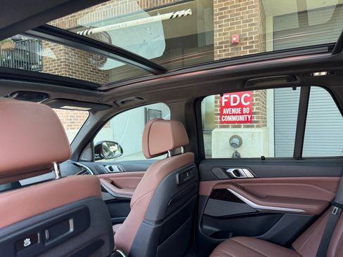Used 2019 BMW X5 xDrive50i w/ M Sport Package AWD/4WD image 17