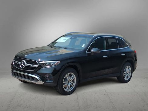Used 2025 Mercedes-Benz GLC 300 4MATIC image 4