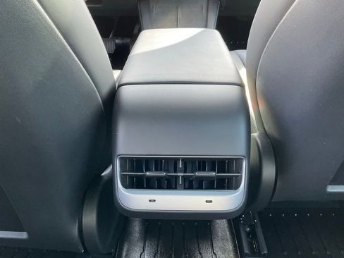 Used 2023 Tesla Model 3 Standard Range image 34