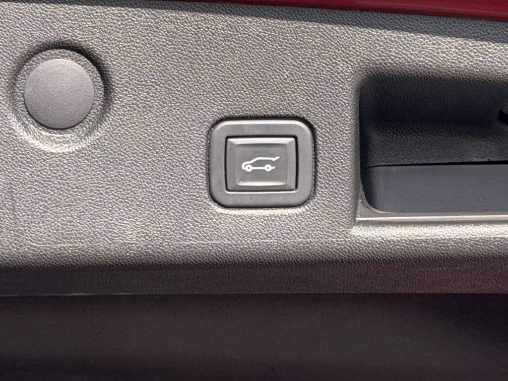 Used 2022 Chevrolet Equinox RS w/ RS Leather Package FWD image 13