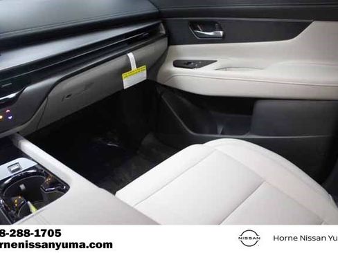 Certified 2025 Nissan Murano SV image 13