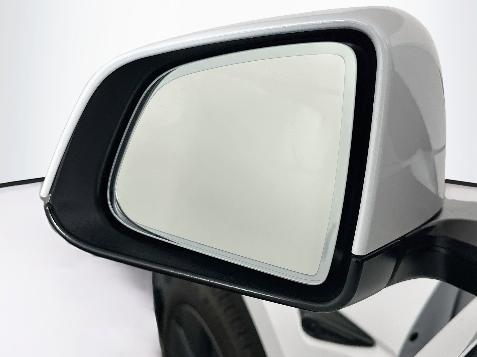 Used 2024 Tesla Model Y Long Range AWD/4WD image 16