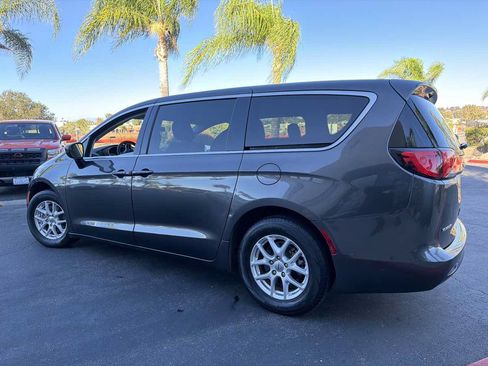 Used 2022 Chrysler Voyager LX FWD image 8