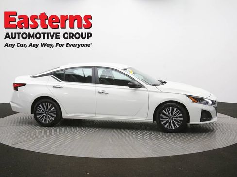 Used 2025 Nissan Altima 2.5 SV FWD image 45