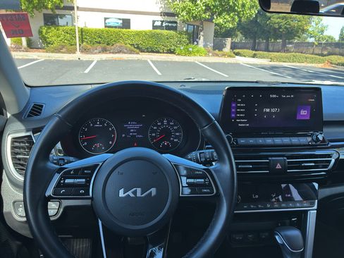Used 2023 Kia Seltos EX AWD/4WD image 23