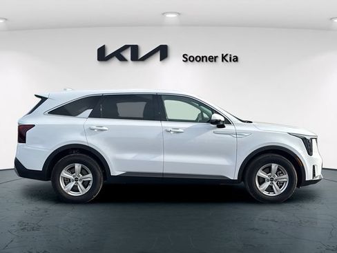 Certified 2026 Kia Sorento LX FWD image 7