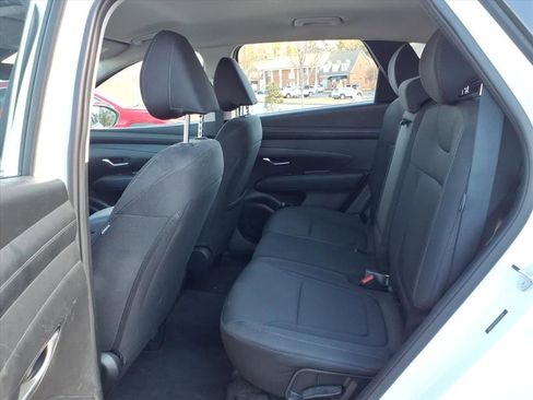 Certified 2025 Hyundai Tucson SE image 4