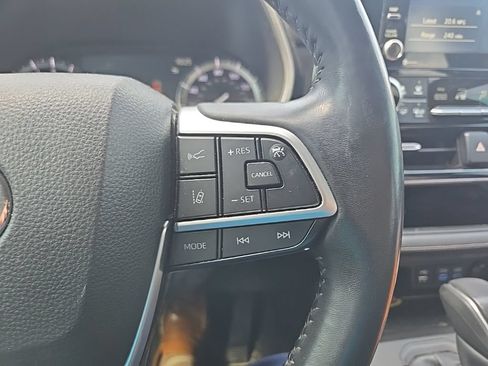 Used 2022 Toyota Highlander XLE FWD image 15