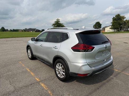 Used 2018 Nissan Rogue SV FWD image 3