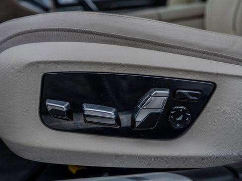 Used 2020 BMW 750i xDrive w/ Executive Package image 28