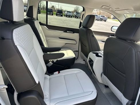 Used 2024 GMC Acadia Denali AWD/4WD image 27
