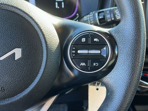 Used 2023 Kia Soul LX w/ LX Technology Package image 13