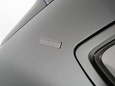 Used 2025 Bentley Bentayga image 14