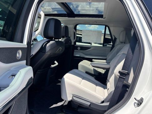 New 2026 Lincoln Navigator Reserve AWD/4WD image 11