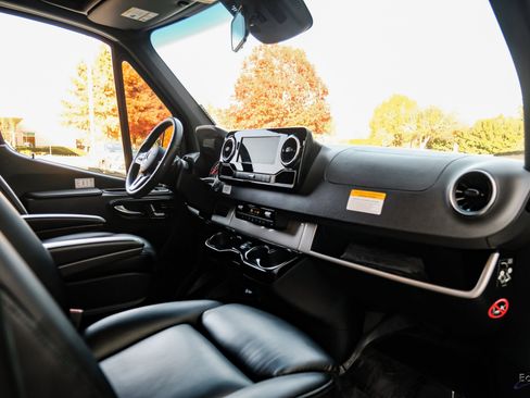 Used 2022 Mercedes-Benz Sprinter 3500 image 44