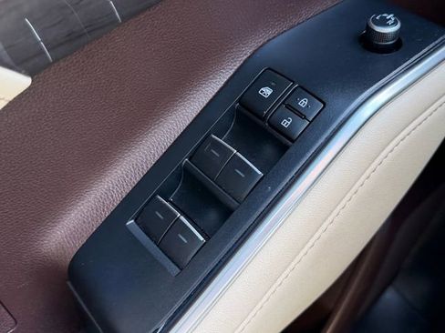 Used 2022 Toyota Highlander Limited FWD image 26