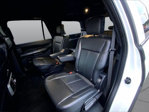 Used 2020 Ford Expedition XLT w/ Equipment Group 202A RWD image 20