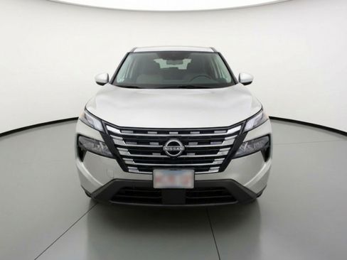 Used 2025 Nissan Rogue SV FWD image 2