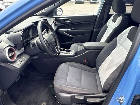 Used 2024 Chevrolet Trax RS w/ Sunroof Package FWD image 18