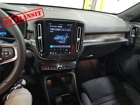 Used 2023 Volvo C40 P8 Recharge Ultimate w/ Protection Package Premier image 17