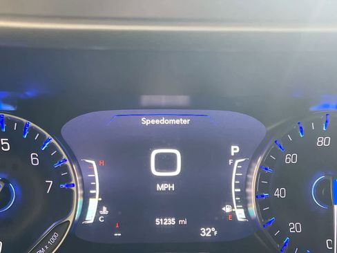 Used 2025 Chrysler Pacifica Select image 15