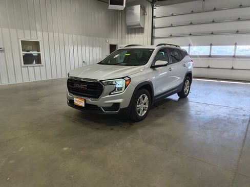 Used 2022 GMC Terrain SLE w/ Driver Convenience Package AWD/4WD image 4