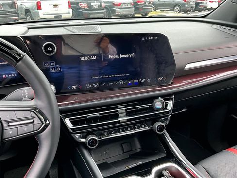 Used 2024 Chevrolet Traverse RS image 6