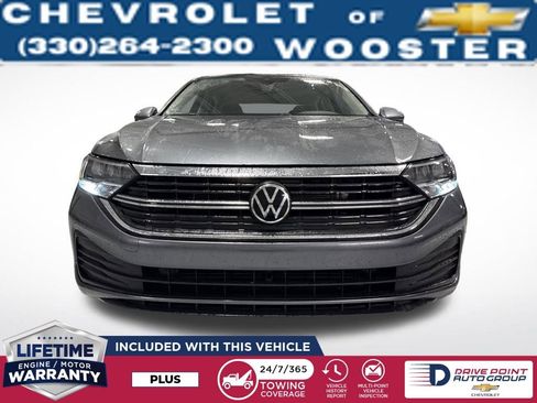Used 2024 Volkswagen Jetta SE image 9