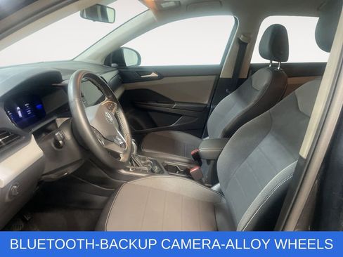 Used 2022 Volkswagen Taos SE AWD/4WD image 2