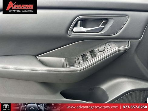 Used 2025 Nissan Rogue SV AWD/4WD image 20