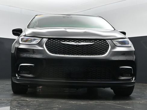 Used 2024 Chrysler Pacifica Touring-L FWD image 46
