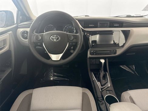 Used 2019 Toyota Corolla L image 40