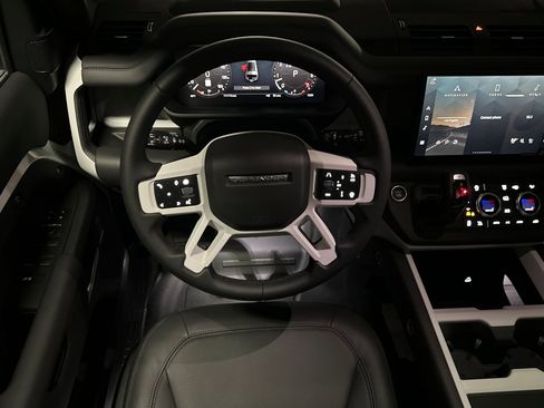 New 2025 Land Rover Defender 130 X-Dynamic SE image 26